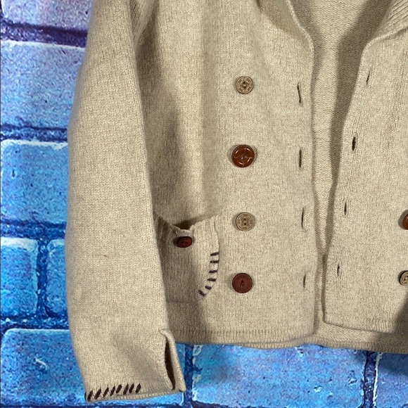 J.Jill Women's Cream Cardigan with Brown Buttons Size Medium - Picture 3 of 8